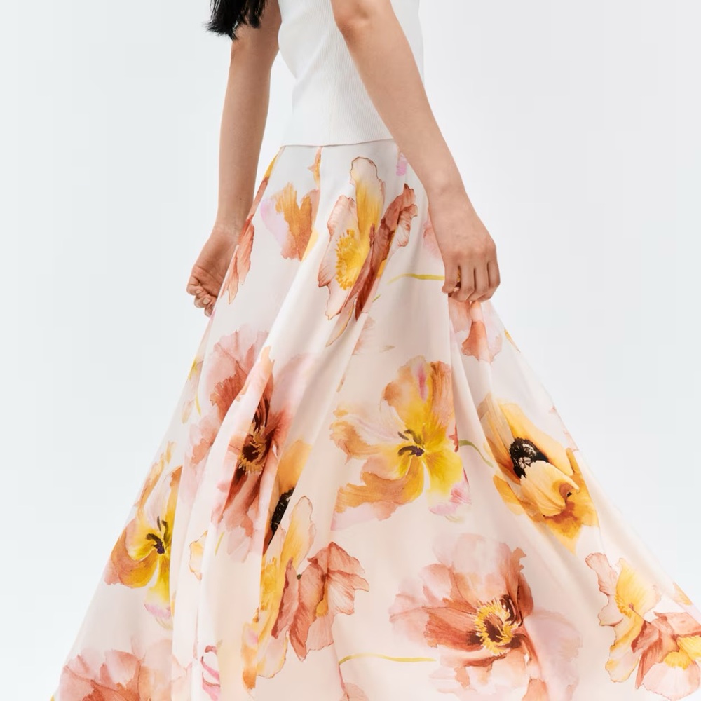 H&M voluminous maxi skirt. Size 8 - Picture 4 of 4
